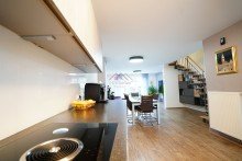 Blick aus der K�che Exquisites und neuwertiges Reihenhaus mit 
hochwertiger-Ausstattung - Garage + Stellplatz