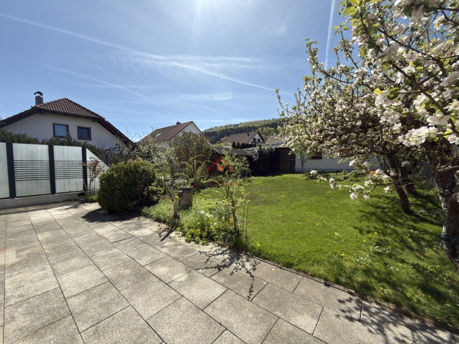 Terrase mit Blick auf den Garten Doppelhaush�lfte Talheim