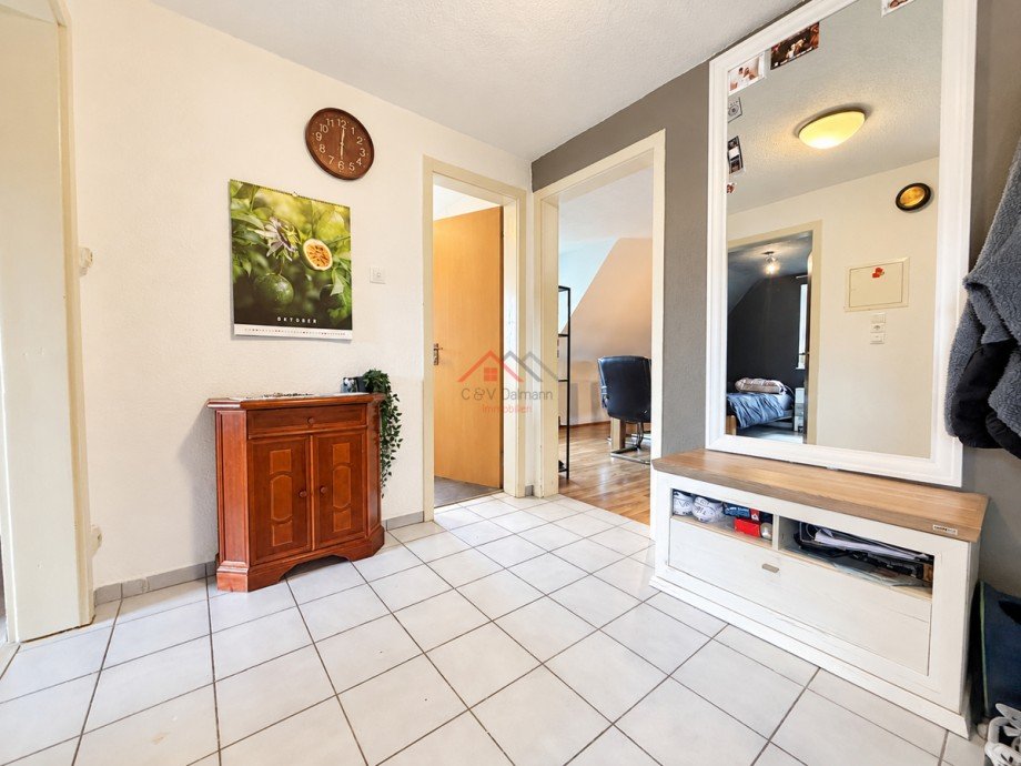 Flur OG Zweifamilienhaus Gosheim
