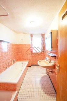 Badezimmer Handwerker aufgepasst! Gro�e Doppelhaush�lfte mit weiterem Ausbaupotential in M�hlhausen-Ehingen