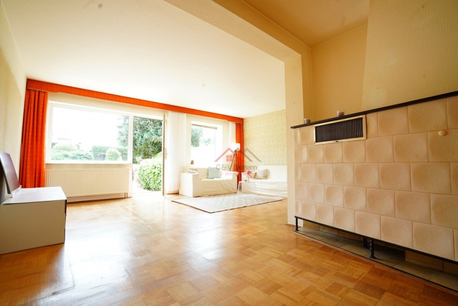 Wohnzimmer mit Essbereich und Zugang zur K�che Reihenhaus Tuttlingen