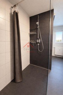 Walk-In Dusche PROVISIONSFREI - Wohnen mit Weitblick - modernisierte
5-Zimmer-Wohnung mit Stellplatz, viel Platz und Perspektive