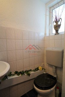 G�ste WC Freistehendes und gem�tliches Einfamilienhaus auf gro�em Grundst�ck!