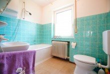 Badezimmer mit WC Sonniges Reihenhaus mit Garage und tollem Garten in bevorzugter Wohnlage von Tuttlingen!