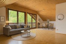 Wohnung Dachgeschoss Zuhause mit Zukunft - gro�z�giges Zweifamilienhaus mit Einliegerwohnung