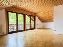 Wohnung Dachgeschoss - Wohnzimmer Zuhause mit Zukunft - gro�z�giges Zweifamilienhaus mit Einliegerwohnung