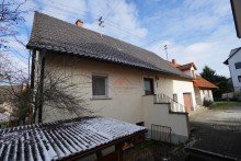 Au�enansicht. Handwerker aufgepasst! Gro�e Doppelhaush�lfte mit weiterem Ausbaupotential in M�hlhausen-Ehingen