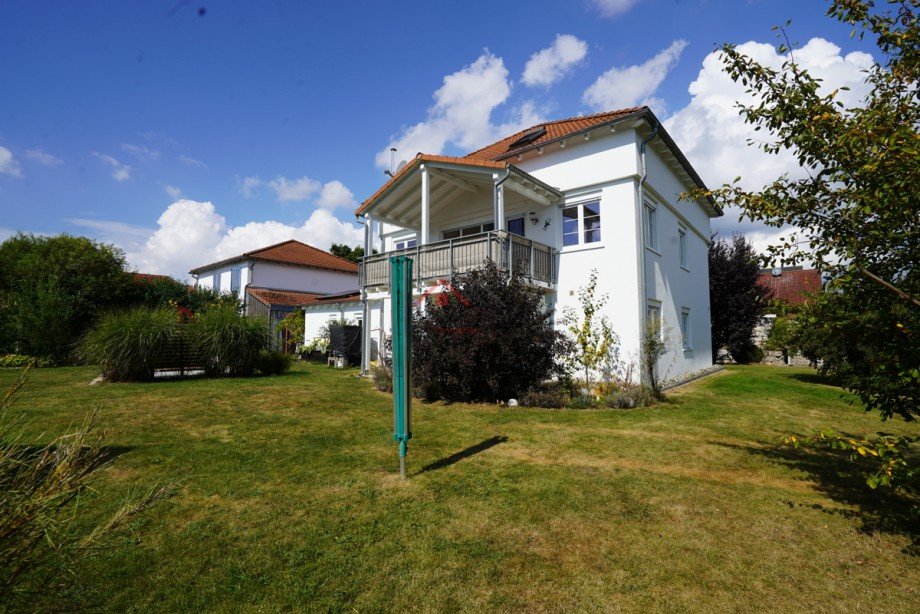 Ansicht Haus Etagenwohnung Neuhausen ob Eck