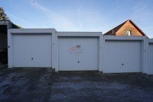 Garage mit Elektrischem Tor Exquisites und neuwertiges Reihenhaus mit 
hochwertiger-Ausstattung - Garage + Stellplatz