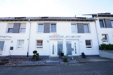 Au�enansicht Haus Januar Exquisites und neuwertiges Reihenhaus mit 
hochwertiger-Ausstattung - Garage + Stellplatz