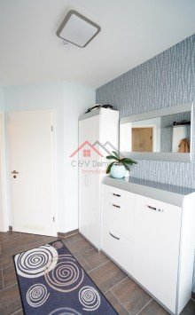 Eingangsbereich.. Exquisites und neuwertiges Reihenhaus mit 
hochwertiger-Ausstattung - Garage + Stellplatz