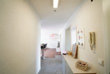 Flur EG  Zwei Wohneinheiten - ideal f�r Familie oder Wohnen & Arbeiten mit gro�er und sonniger S�dterrasse 