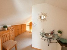 Flur DG mit Kinderzimmer  Zwei Wohneinheiten - ideal f�r Familie oder Wohnen & Arbeiten mit gro�er und sonniger S�dterrasse 