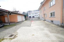 Zufahrt zum Haus Handwerker aufgepasst! Gro�e Doppelhaush�lfte mit weiterem Ausbaupotential in M�hlhausen-Ehingen