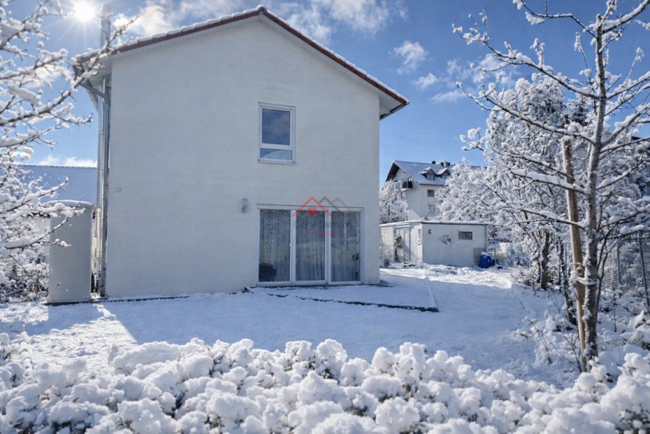 Garten mit Blick zum Haus Einfamilienhaus Emmingen-Liptingen / Emmingen