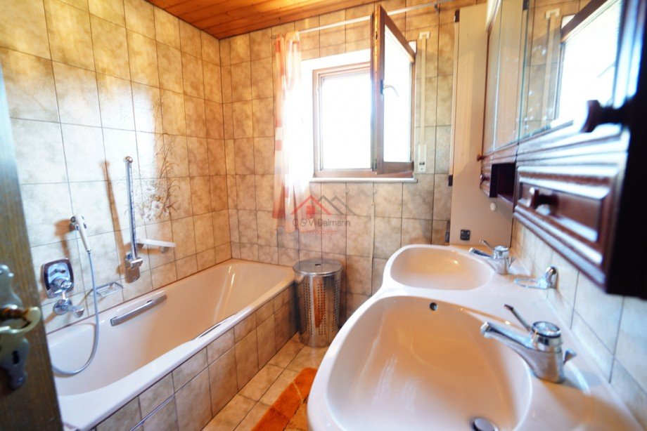 Badezimmer Doppelhaush�lfte Neuhausen ob Eck / Oberschwandorf
