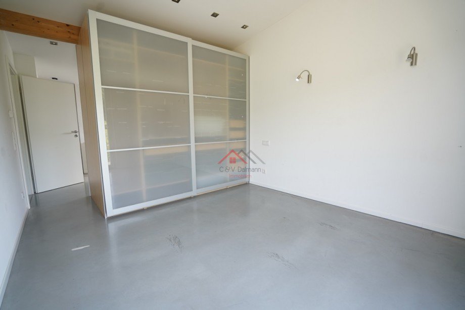 Schlafzimmer mit Einbauschr�nken und Elternbad mit Dusche und WC Einfamilienhaus Tuttlingen / E�lingen