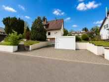Au�enansicht Einfamilienhaus in guter Wohnlage - 935 m� Grundst�ck, zwei Garagen, viele M�glichkeiten