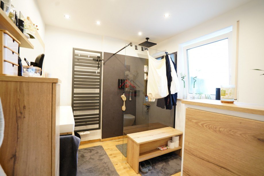 Badezimmer mit Dusche und WC Bungalow Seitingen-Oberflacht
