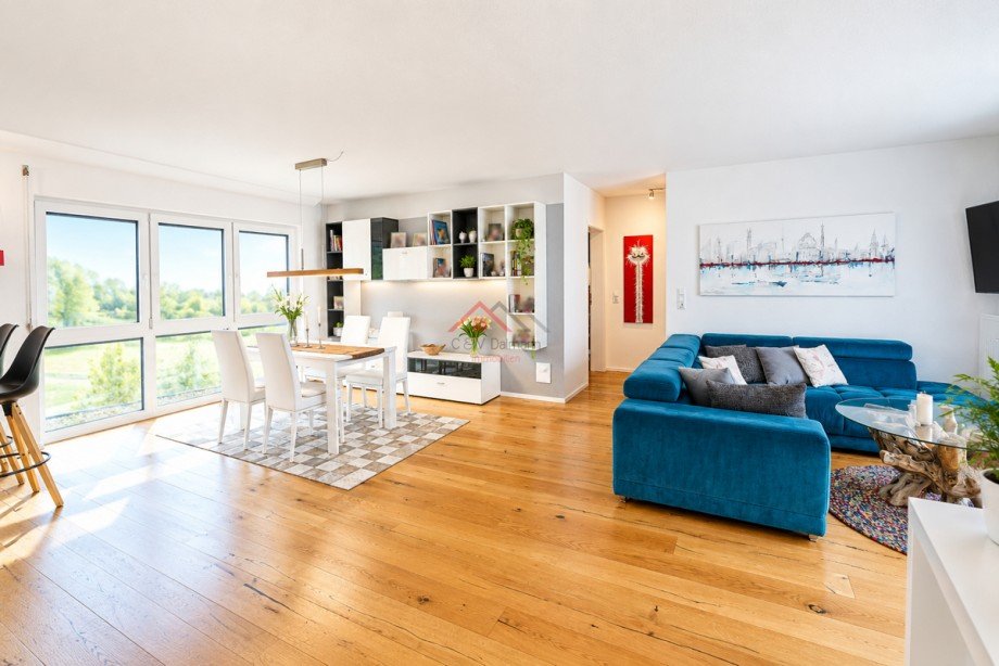 Wohn -Essbereich mit Zugang zur Terrasse Penthousewohnung Tuttlingen