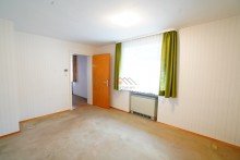 Schlafzimmer. Handwerker aufgepasst! Gro�e Doppelhaush�lfte mit weiterem Ausbaupotential in M�hlhausen-Ehingen