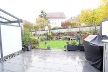 Terrasse mit Garten Exquisites und neuwertiges Reihenhaus mit 
hochwertiger-Ausstattung - Garage + Stellplatz