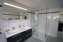 Badansicht Modernes und freistehendes Einfamilienhaus mit viel Platz f�r die Familie!
