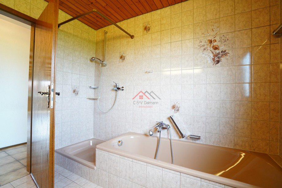 Bad EG Zweifamilienhaus Trossingen