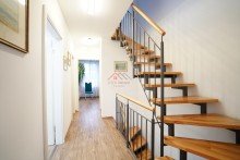 Flur 1OG Exquisites und neuwertiges Reihenhaus mit 
hochwertiger-Ausstattung - Garage + Stellplatz