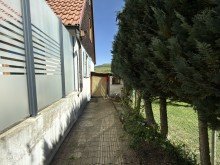 Zugang zur Garage Charmante Doppelhaush�lfte mit traumhaftem Garten, massivem Gartenhaus und vielseitigen Nutzungsm�glichkeiten