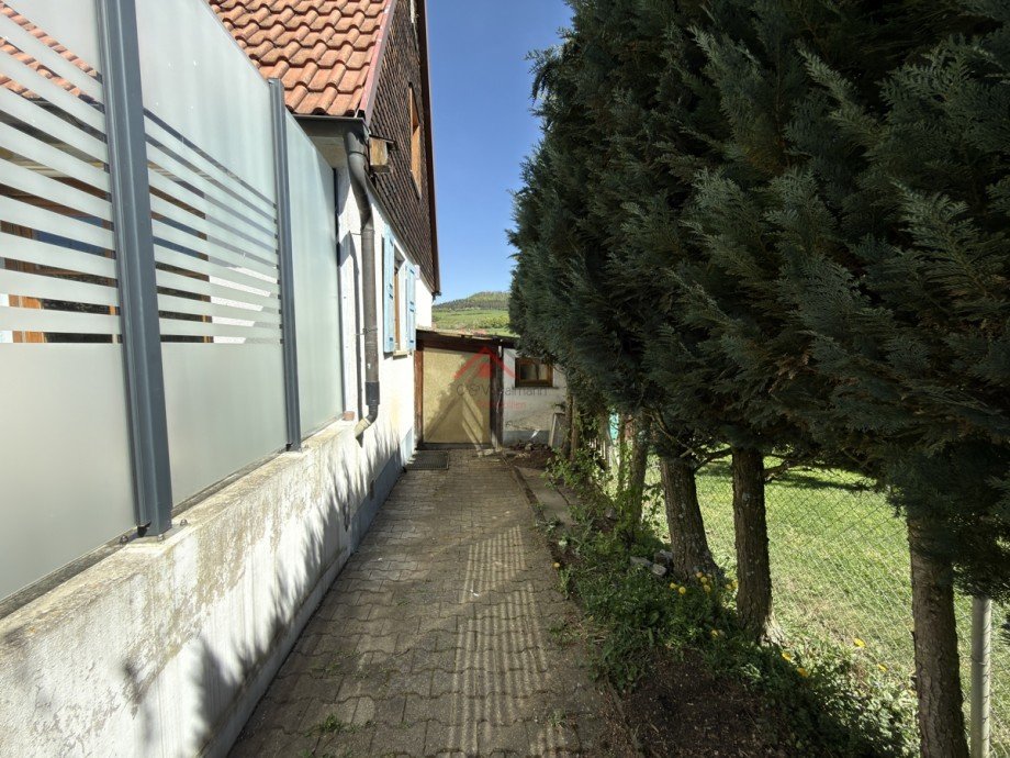 Zugang zur Garage Doppelhaush�lfte Talheim