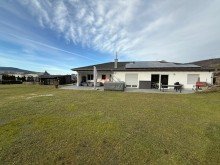 Aussenansicht Haus  Provisionsfrei  Exklusiver Bungalow auf gro�em Grundst�ck - ein Anwesen mit vielen M�glichkeiten