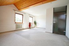 Wohn-Esszimmeransicht Gro�e 4,5-Zimmer Wohnung mit zwei Balkonen in gr�ner und bevorzugter Wohnlage von Trossingen!