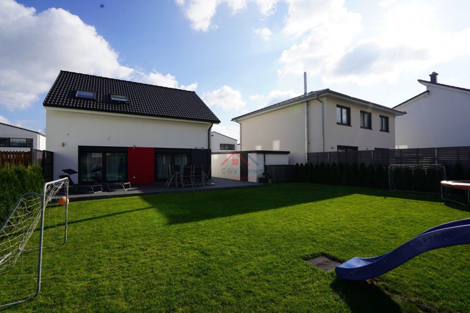 Garten mit klaren Linien Einfamilienhaus Tuttlingen