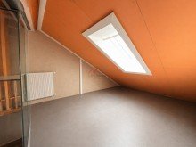 nicht ausgebautes ZImmer DG  Zwei Wohneinheiten - ideal f�r Familie oder Wohnen & Arbeiten mit gro�er und sonniger S�dterrasse 
