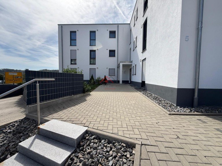 Ansicht Eingang 1 Immendingen / Zimmern Erdgeschosswohnung MODERN MIETEN - 3-ZIMMER-WOHNUNG MIT BALKON & TIEFGARAGE in Immendingen-Zimmern