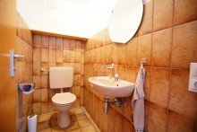 G�ste-WC Gro�e 4,5-Zimmer Wohnung mit zwei Balkonen in gr�ner und bevorzugter Wohnlage von Trossingen!