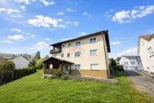 Ansicht S�den PROVISIONSFREI - Wohnen mit Weitblick - modernisierte
5-Zimmer-Wohnung mit Stellplatz, viel Platz und Perspektive