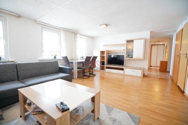 Wohnzimmer.. Tuttlingen Etagenwohnung Stadtnahe 4 1/2-Zimmer-Wohnung mit Gartenanteil und Ausbaupotenzial!