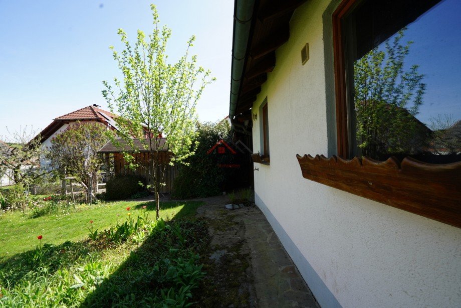 Ansicht Garten vom und Sommerhaus Doppelhaush�lfte Talheim