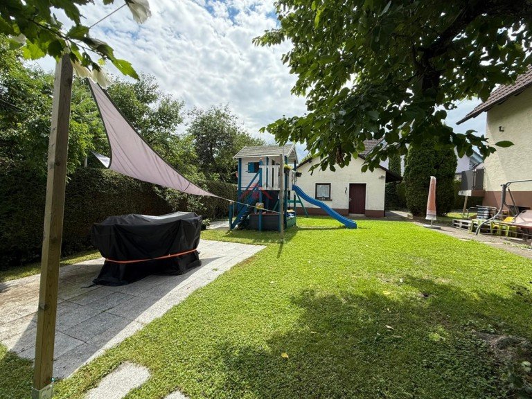 Gartenansicht 78604 Einfamilienhaus Charmantes Einfamilienhaus mit Doppelgarage auf gro�em Grundst�ck in Weilheim