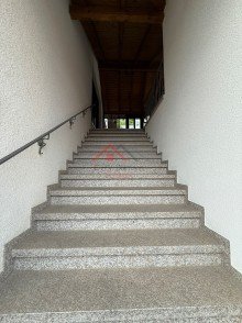 �berdachte Treppe Zuhause mit Zukunft - gro�z�giges Zweifamilienhaus mit Einliegerwohnung