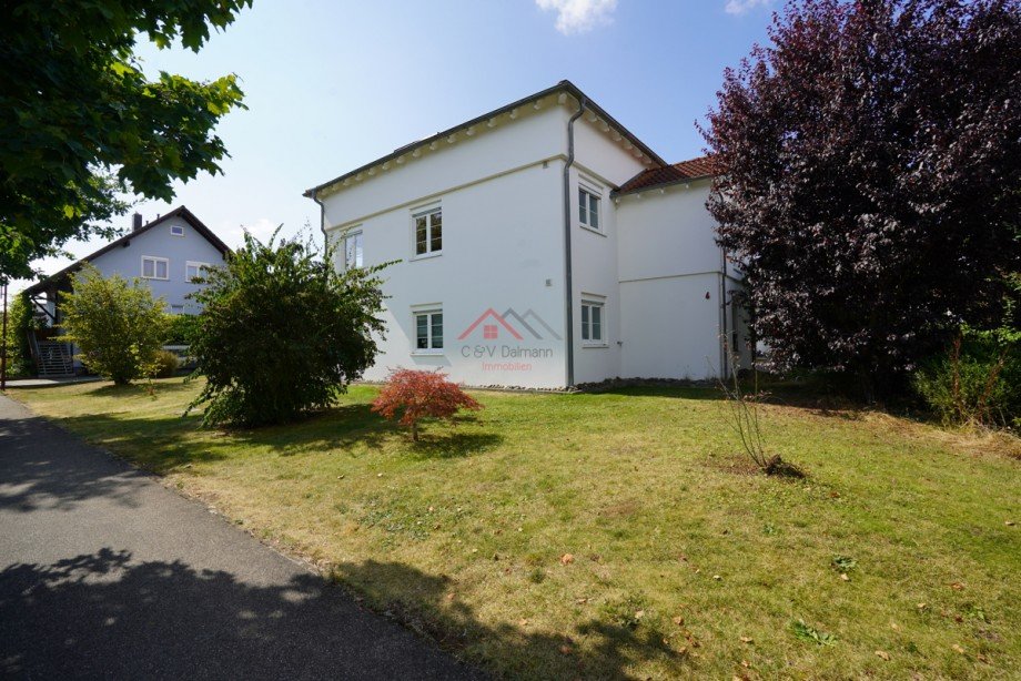 Ansicht vom Gehweg aufs Grundst�ck Etagenwohnung Neuhausen ob Eck