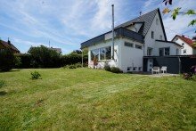 Au�enansicht Haus Osten Traumhaftes Einfamilienhaus mit Blick auf das M�hlheimer Schloss auf gro�em Grundst�ck!