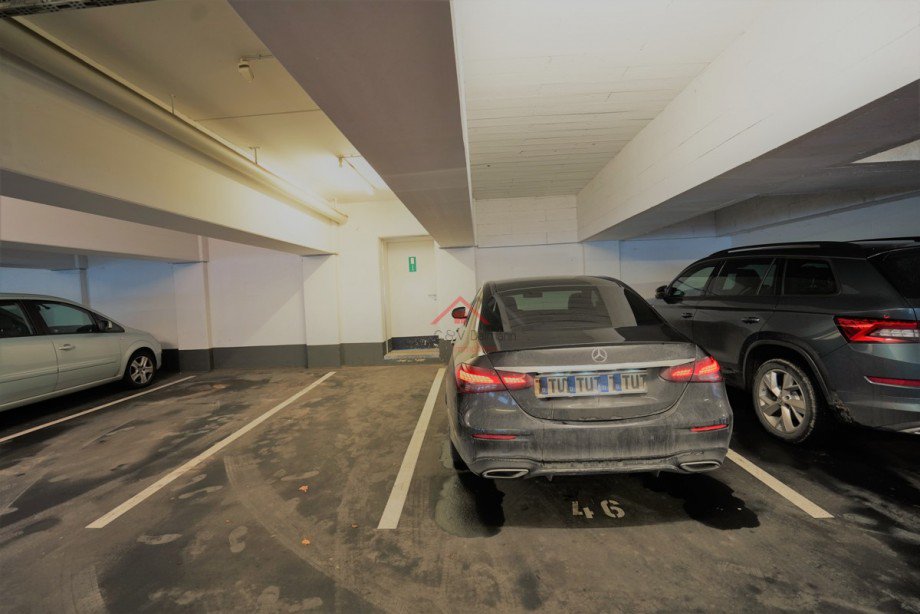 einseitig freier Tiefgaragenstellplatz Etagenwohnung Stuttgart / Degerloch