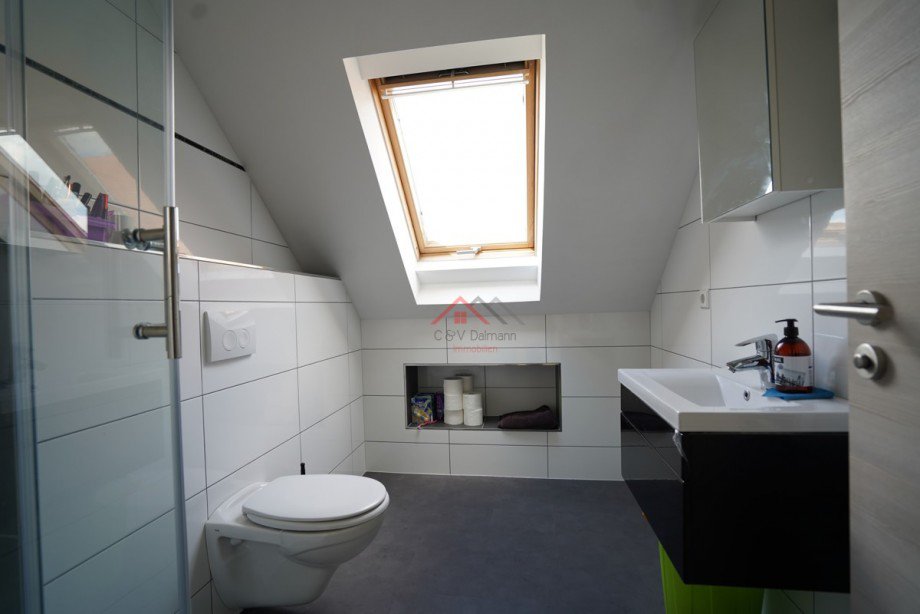 2OG Badezimmer mit Dusche und Toilette Einfamilienhaus Tuttlingen / Nendingen