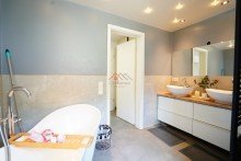 Badezimmer EG  Zwei Wohneinheiten - ideal f�r Familie oder Wohnen & Arbeiten mit gro�er und sonniger S�dterrasse 