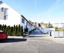 HausansichtJanuar Exquisites und neuwertiges Reihenhaus mit 
hochwertiger-Ausstattung - Garage + Stellplatz