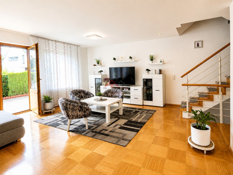 Wohnzimmer EG mit Ausgang zur S�d-Ost Terrasse Doppelhaush�lfte Spaichingen