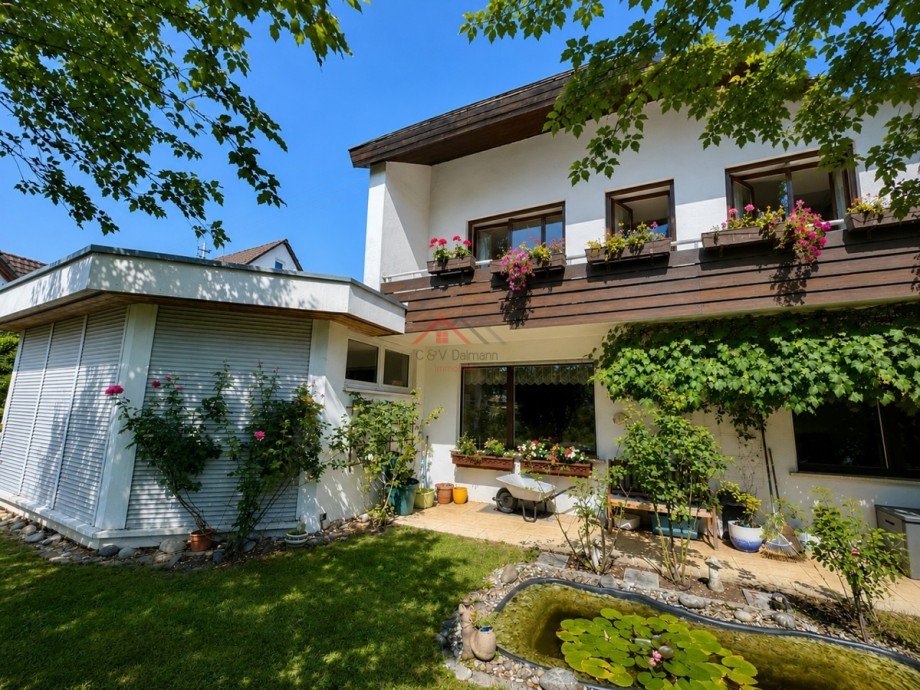 Blick auf den Anbau vom Garten Einfamilienhaus Wurmlingen